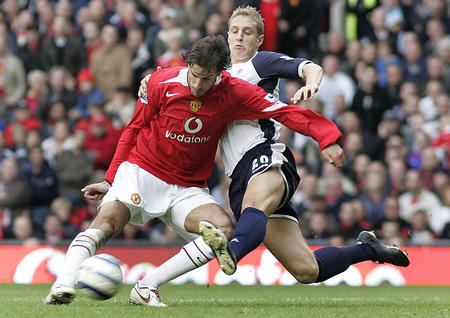 的夹击中有 的夹击中有